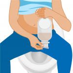 Otwarcie worka stomijnego w celu opróżnienia jego zawartości do wody