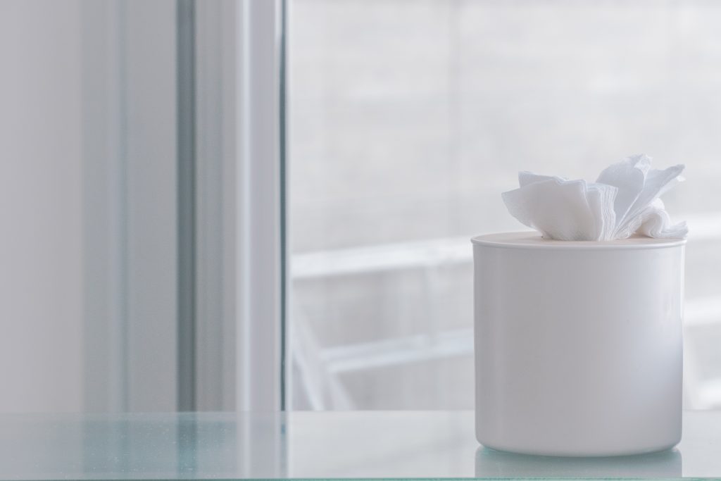 Usare ponti per stoma o aggiungere della carta igienica arrotolata